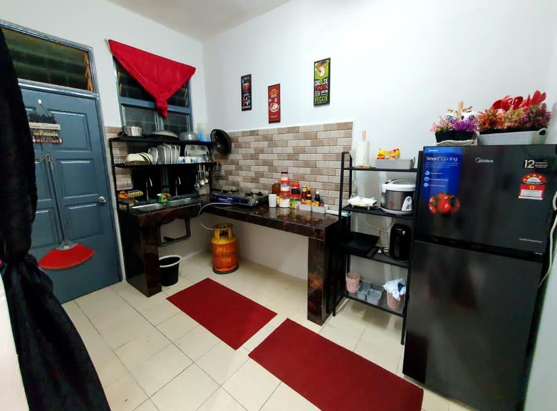 Lh Alisha Homestay Wangsa Mewangi Gua Musang Esterno foto